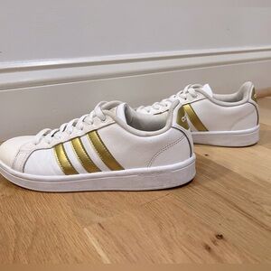 Adidas Sneakers Tennis Shoes in Excellent Condition!!!